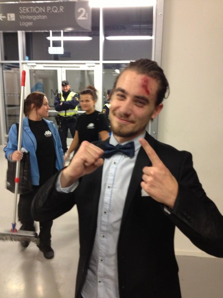 Sår,  Stage dive, Niklas Niva Sjökvist,  Jacob de la Rose, Leksand